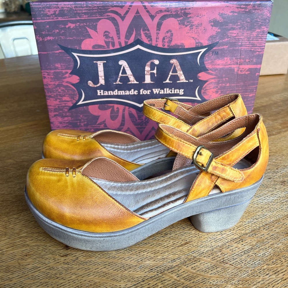 JAFA Shoes New 702 maryjanes mustard color leather. Handmade in Israel, size 39